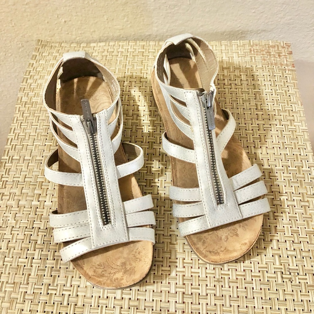 BearPaw White Front-Zip Strappy Women's Sandals